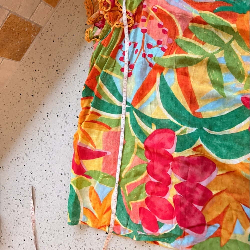 Rachel Roy xs Colorful Floral Top flutter sleeves - Picture 3 of 5